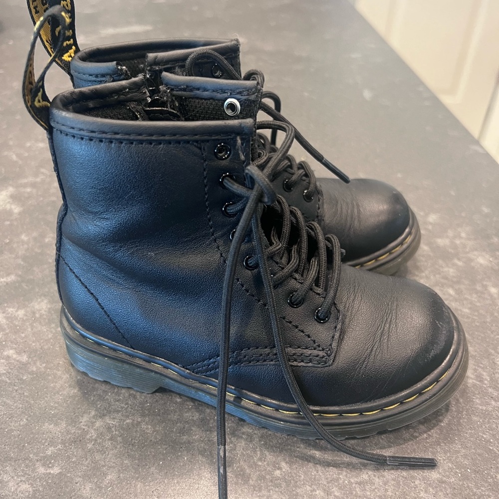 Dr. Martens boots toddler girl size 9US